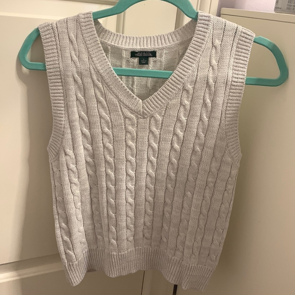 Wild Fable grey sweater vest